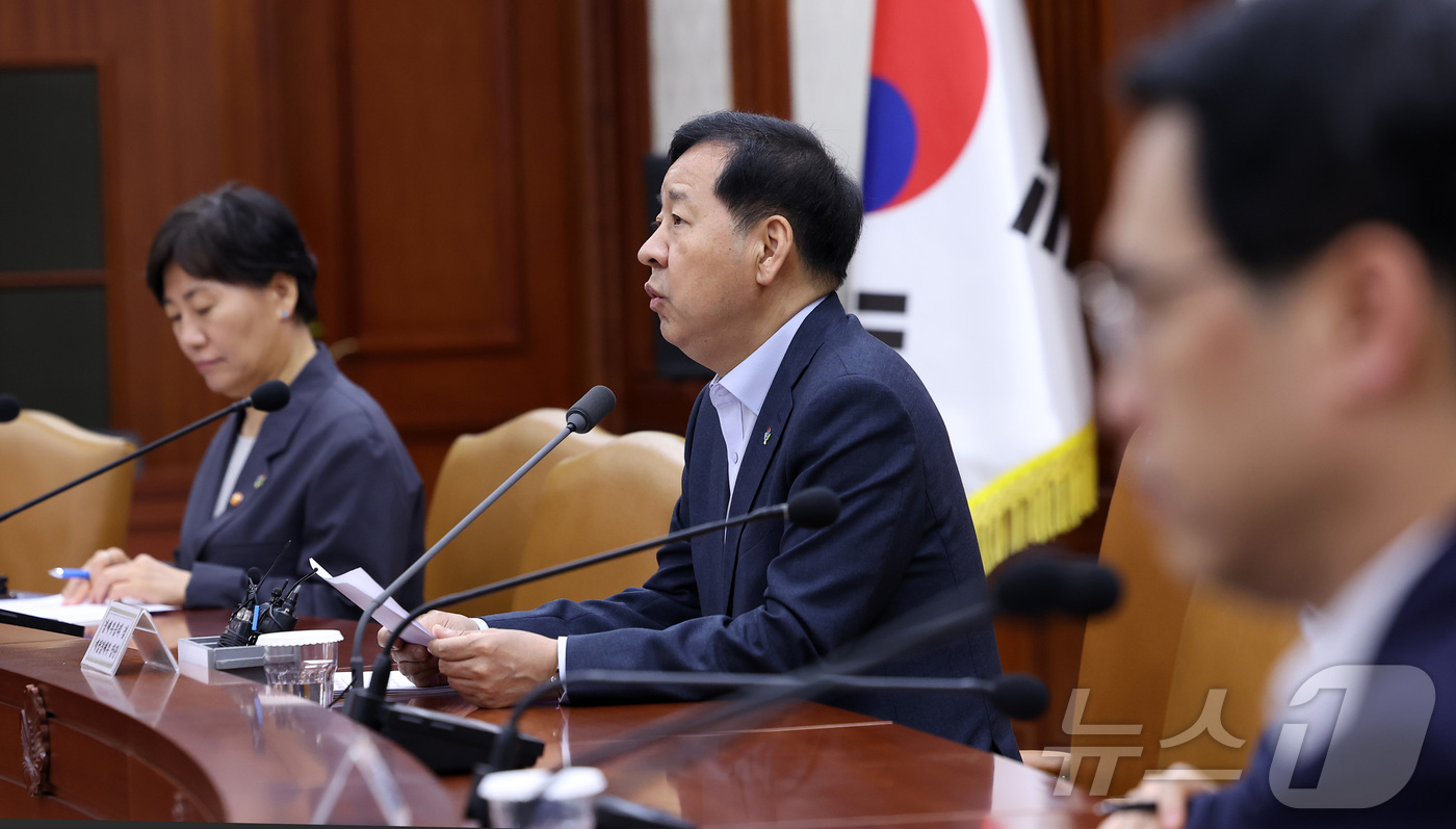 (서울=뉴스1) 김성진 기자 = 구윤철 경제부총리 겸 재정경제부 장관이 18일 서울 종로구 정부서울청사에서 열린 민생물가 특별관리 관계장관 TF회의에서 모두발언을 하고 있다. 20 …
