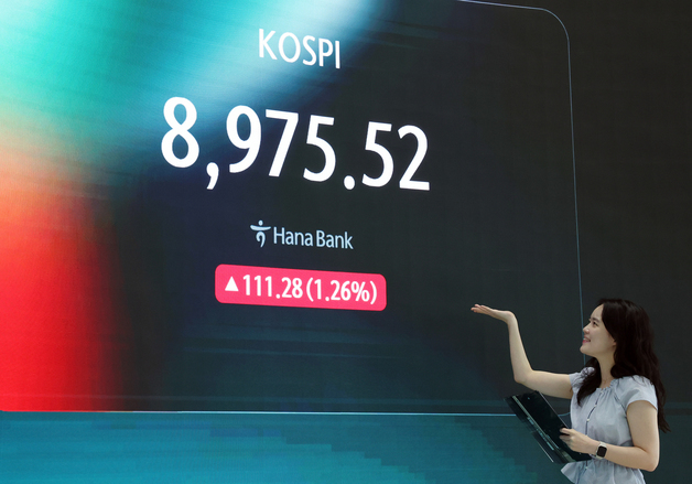 코스피, 8970선 돌파 사상 최고치…'구천피' 목전