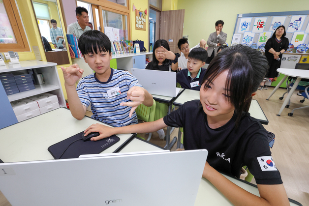 KT, 도서산간 지역 '디지털 격차' 넘는다…맞춤형 AI 교육 진행
