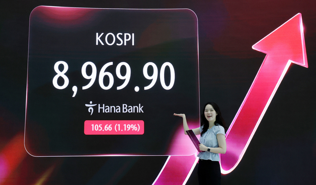 [뉴스1 PICK]'9000 코앞'…코스피 , 장중 사상 최고 경신
