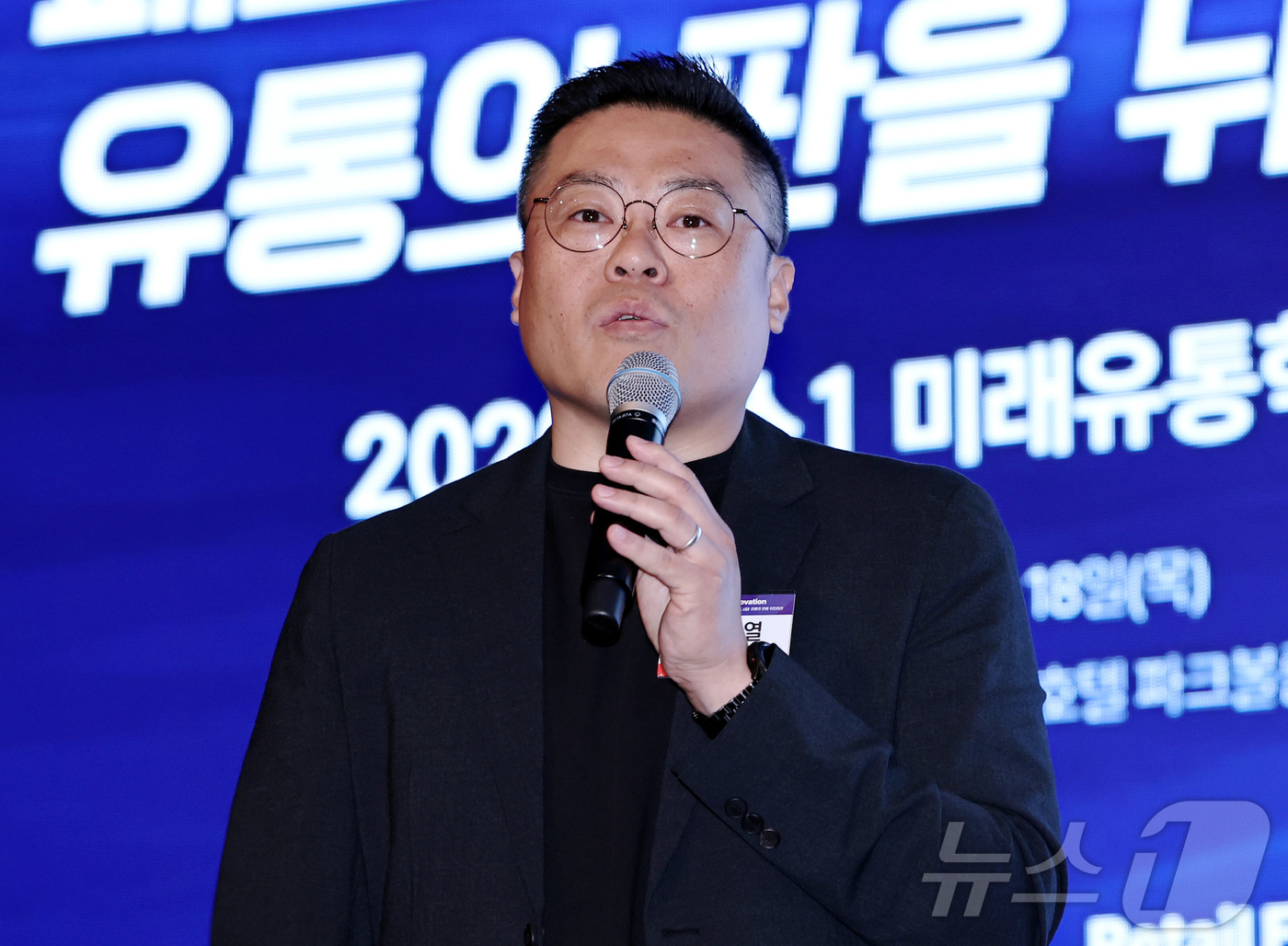 (서울=뉴스1) 구윤성 기자 = 이창열 이마트 유통산업연구소장이 18일 서울 여의도 콘래드호텔에서 열린 '2026 뉴스1 미래유통혁신포럼'에서 ' 주제강연을 하고 있다.  2026 …