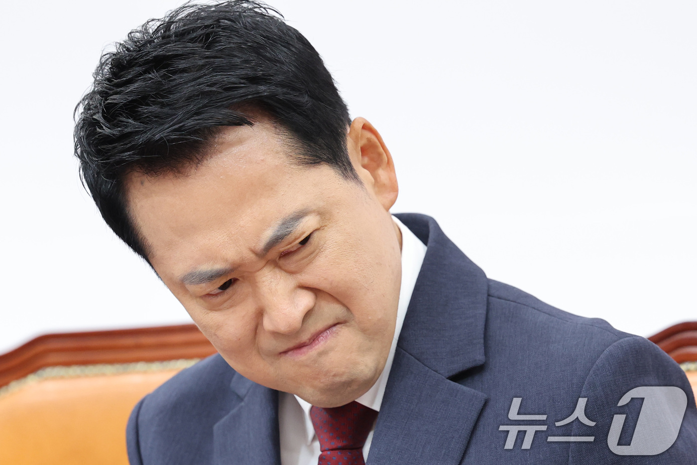 (서울=뉴스1) 신웅수 기자 = 장동혁 국민의힘 대표가 18일 서울 여의도 국회에서 열린 최고위원회의에서 생각에 잠겨 있다. 2026.6.18/뉴스1