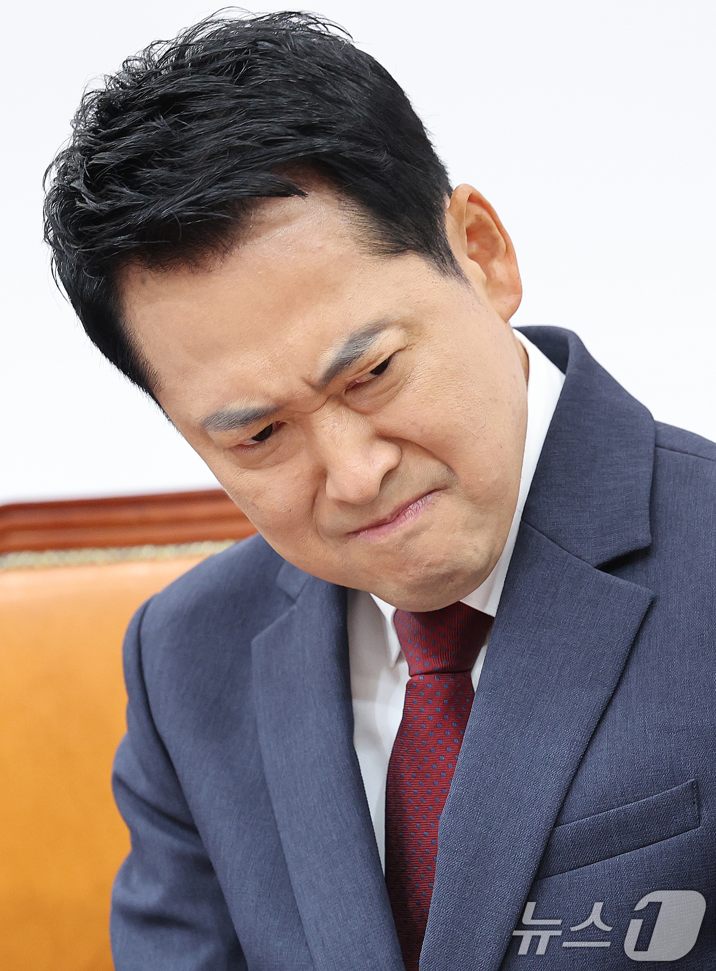(서울=뉴스1) 신웅수 기자 = 장동혁 국민의힘 대표가 18일 서울 여의도 국회에서 열린 최고위원회의에서 생각에 잠겨 있다. 2026.6.18/뉴스1