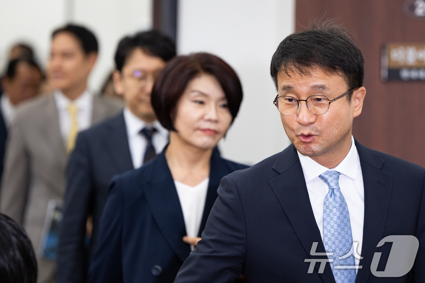 (서울=뉴스1) 유승관 기자 = 한병도 더불어민주당 원내대표를 비롯한 원내지도부가 18일 서울 여의도 국회에서 열린 정책조정회의에 참석하고 있다. 2026.6.18/뉴스1