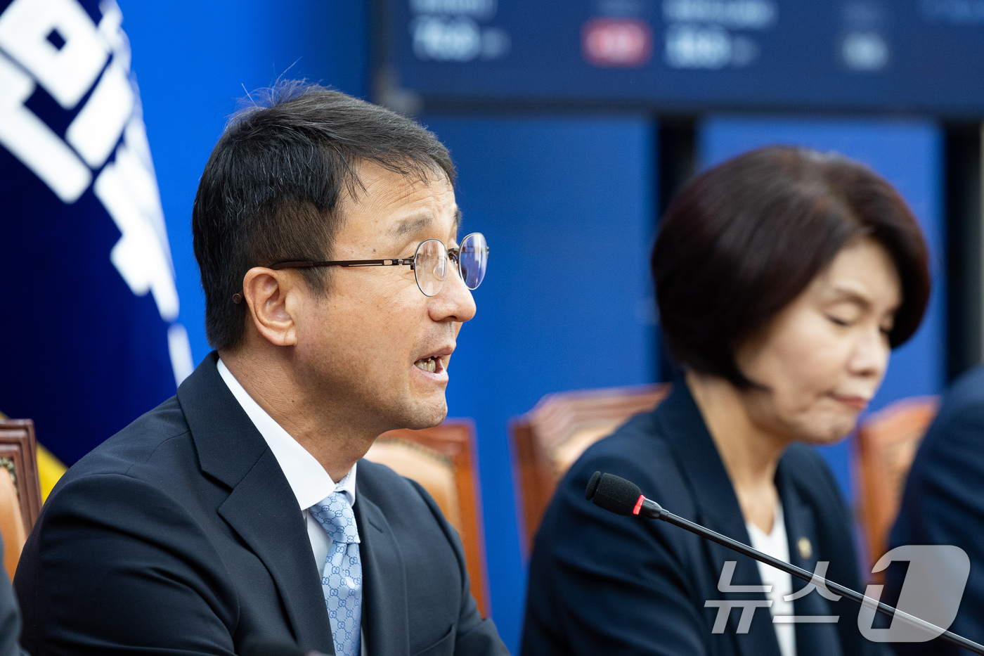 (서울=뉴스1) 유승관 기자 = 한병도 더불어민주당 원내대표가 18일 서울 여의도 국회에서 열린 정책조정회의에서 모두 발언을 하고 있다. 2026.6.18/뉴스1