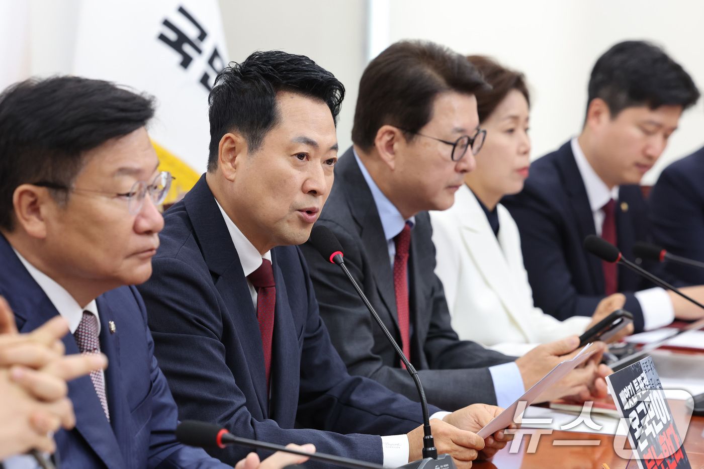 (서울=뉴스1) 신웅수 기자 = 장동혁 국민의힘 대표가 18일 서울 여의도 국회에서 열린 최고위원회의에서 발언하고 있다. 2026.6.18/뉴스1