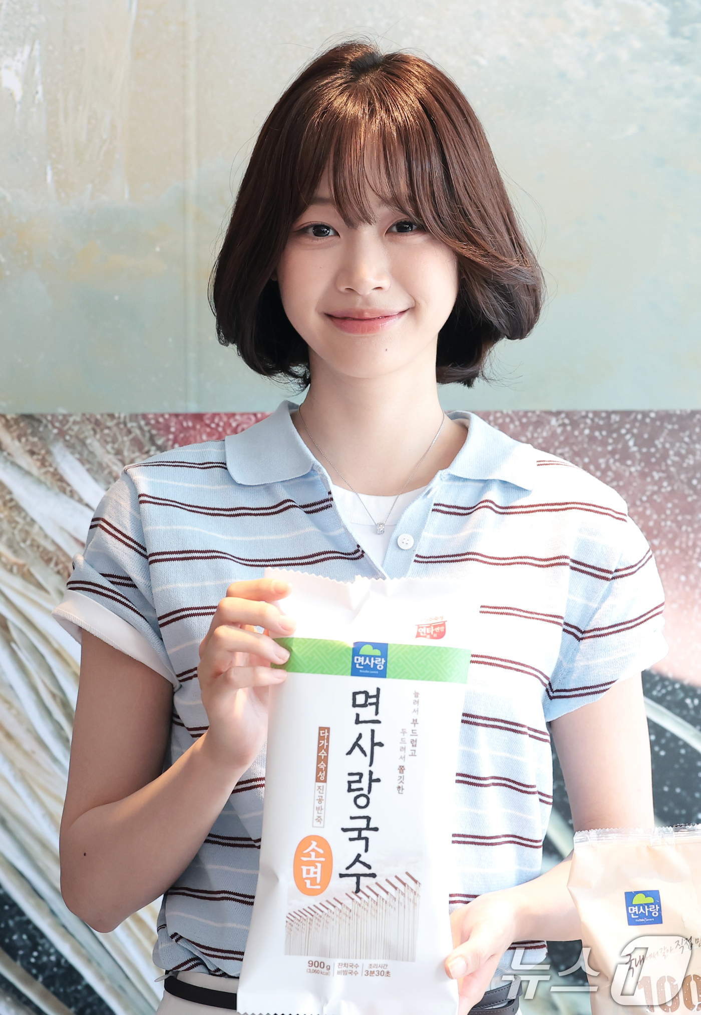 (서울=뉴스1) 권현진 기자 = 배우 장여빈이 18일 서울 종로구 티앤아이1010에서 열린 ’면사랑‘ 미디어데이 행사에서 대표 여름면 제품을 소개하고 있다. 2026.6.18/뉴스 …