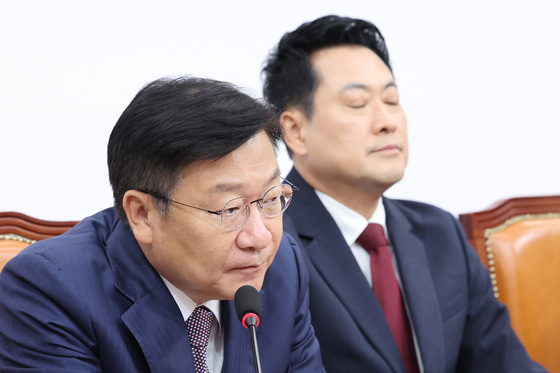 '장동혁 사퇴론' 구심점 없이 중구난방…파열음 속 공회전만