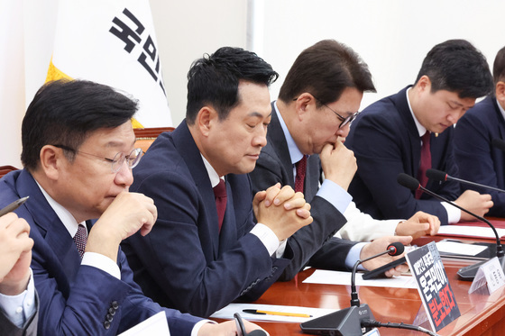 '장동혁 가을 전 퇴진' 냉랭한 최고위원회의