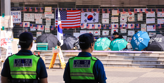 14일째 계속되는 잠실 개표소 봉쇄 시위
