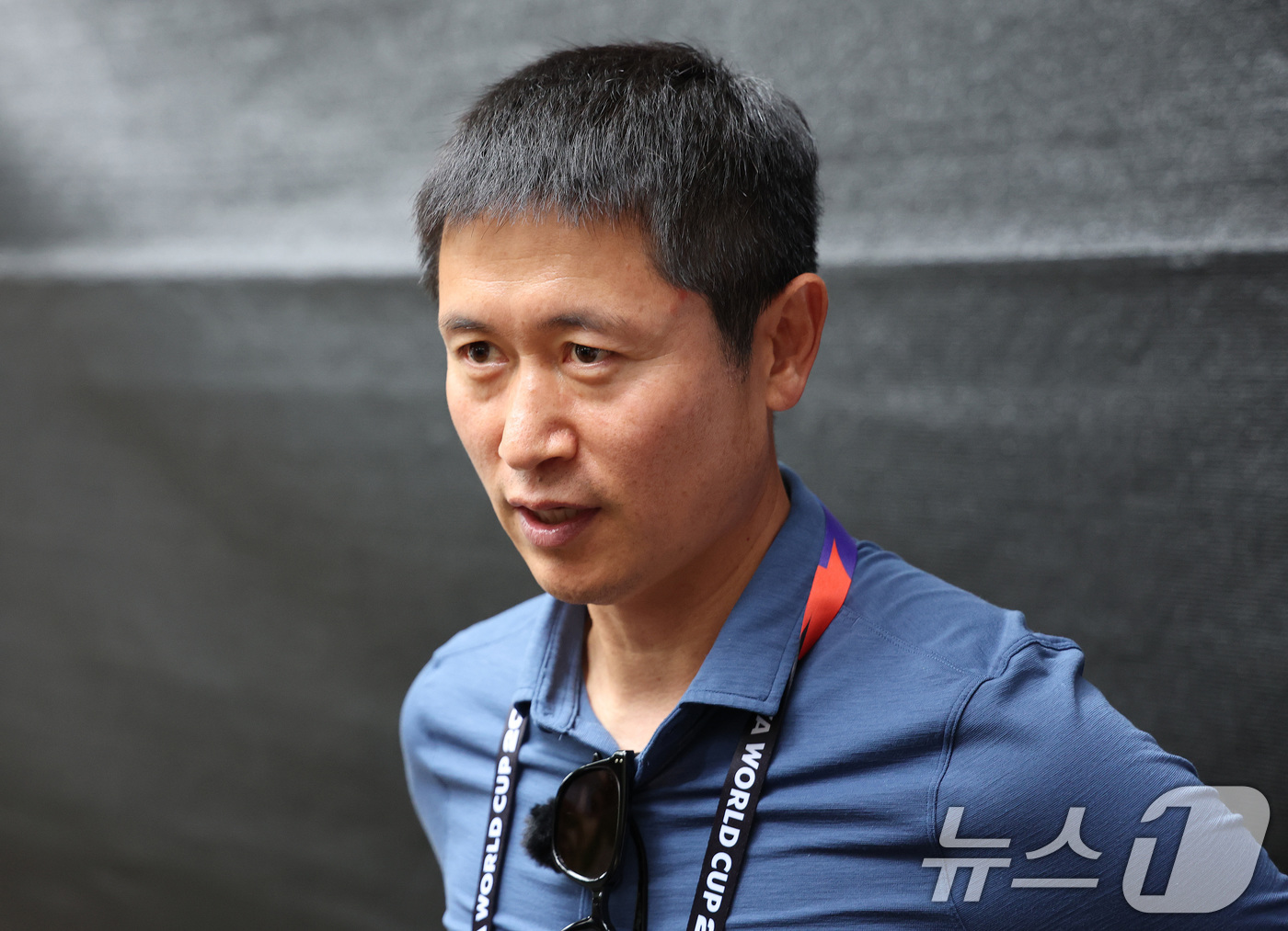 (과달라하라(멕시코)=뉴스1) 박지혜 기자 = 이영표 해설위원이 17일(현지시간) 멕시코 과달라하라 인근 대한민국 축구대표팀의 베이스캠프 훈련장인 사포판 치바스 바예 베르데에서 취 …
