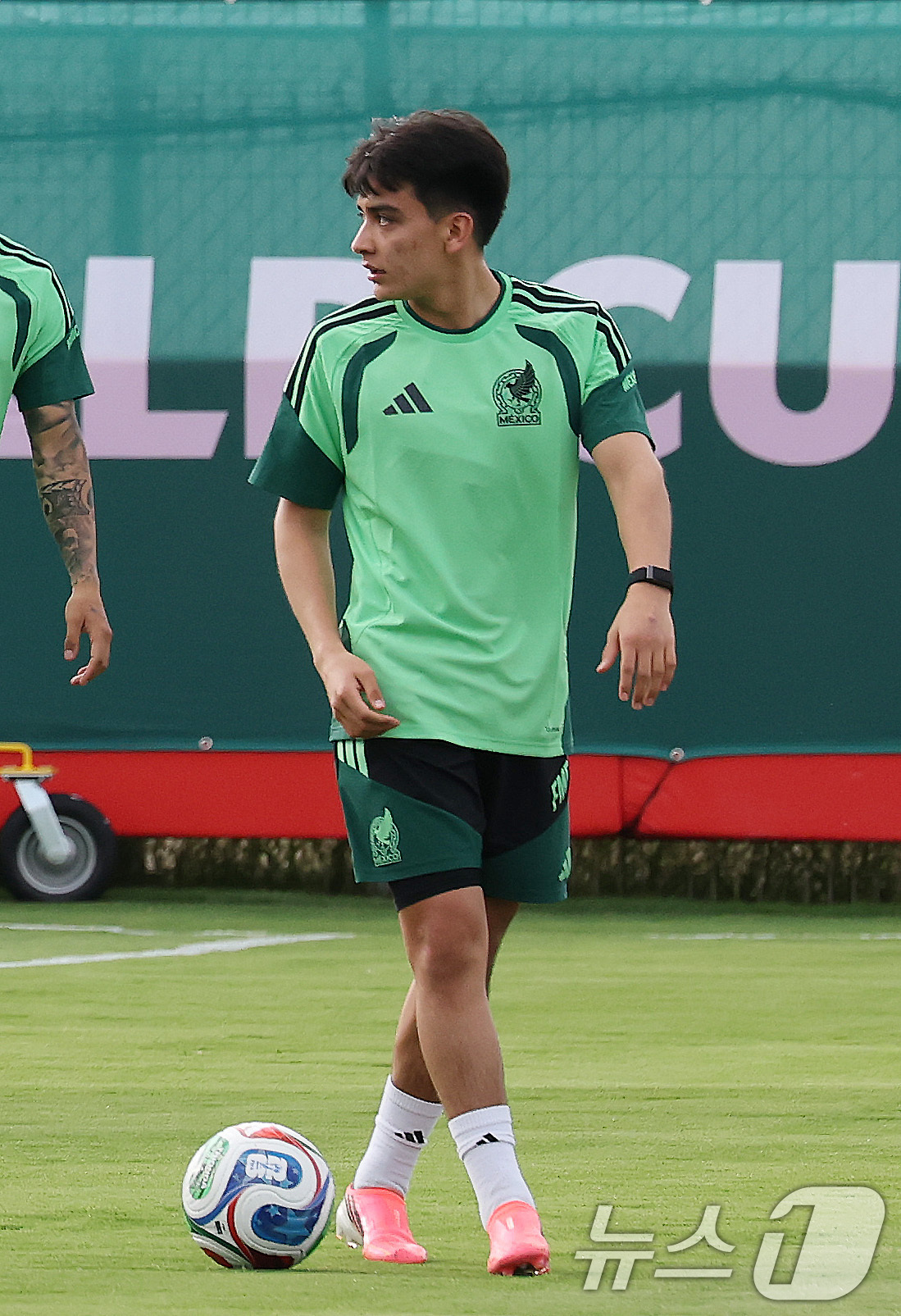 (과달라하라(멕시코)=뉴스1) 임세영 기자 = 멕시코 축구 국가대표팀 힐베르토 모라가 2026 북중미 월드컵 대한민국과의 조별리그 2차전을 하루 앞둔 17일(현지시간) 멕시코 과달 …