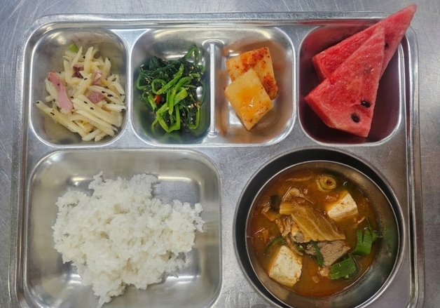 진천산 명품 수박, 학생 급식 식탁에 오른다