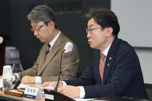 합동회의 발언하는 이억원 금융위원장