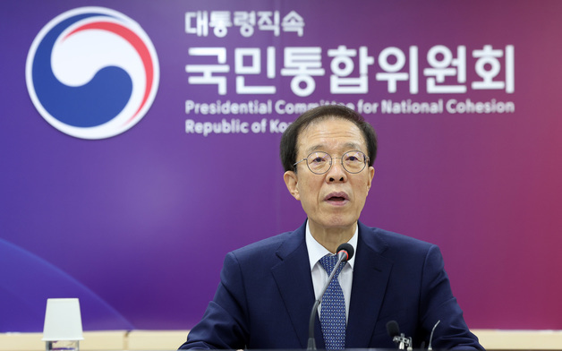 홍보대사 위촉식 발언하는 이석연 국민통합위원장