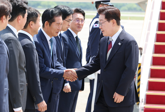 인사하는 이재명 대통령·정청래 대표