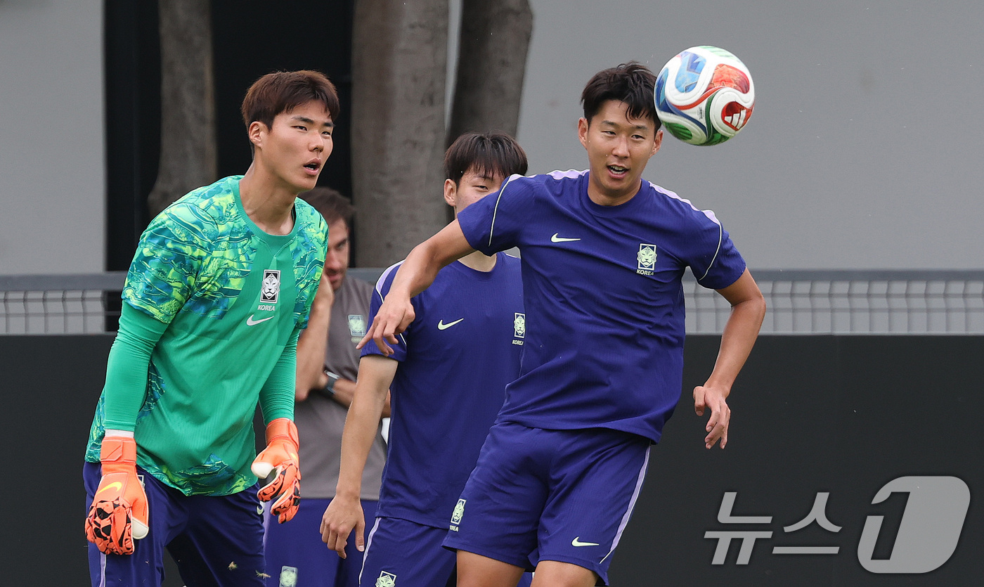 (과달라하라(멕시코)=뉴스1) 박지혜 기자 = 한국 축구 국가대표팀 주장 손흥민이 17일(현지시간) 멕시코 과달라하라 인근 사포판 치바스 바예 베르데 훈련장에서 멕시코와의 월드컵 …