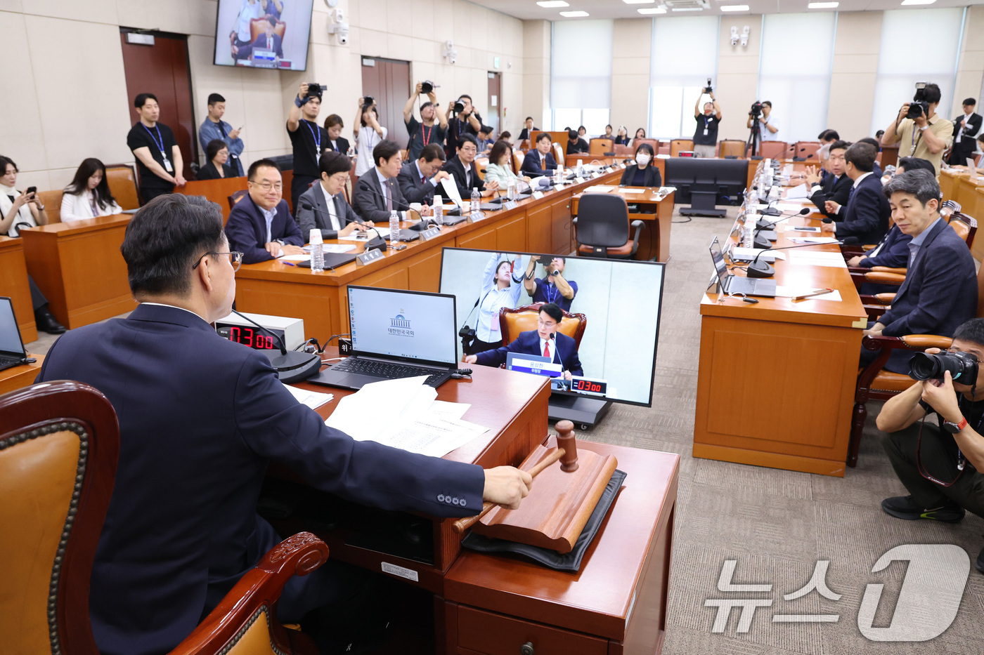 (서울=뉴스1) 신웅수 기자 = 윤상현 위원장이 18일 서울 여의도 국회에서 열린 제9회 전국동시지방선거 투표용지 부족사태 등 국민참정권 침해 진상규명 및 선거관리개혁을 위한 국정 …