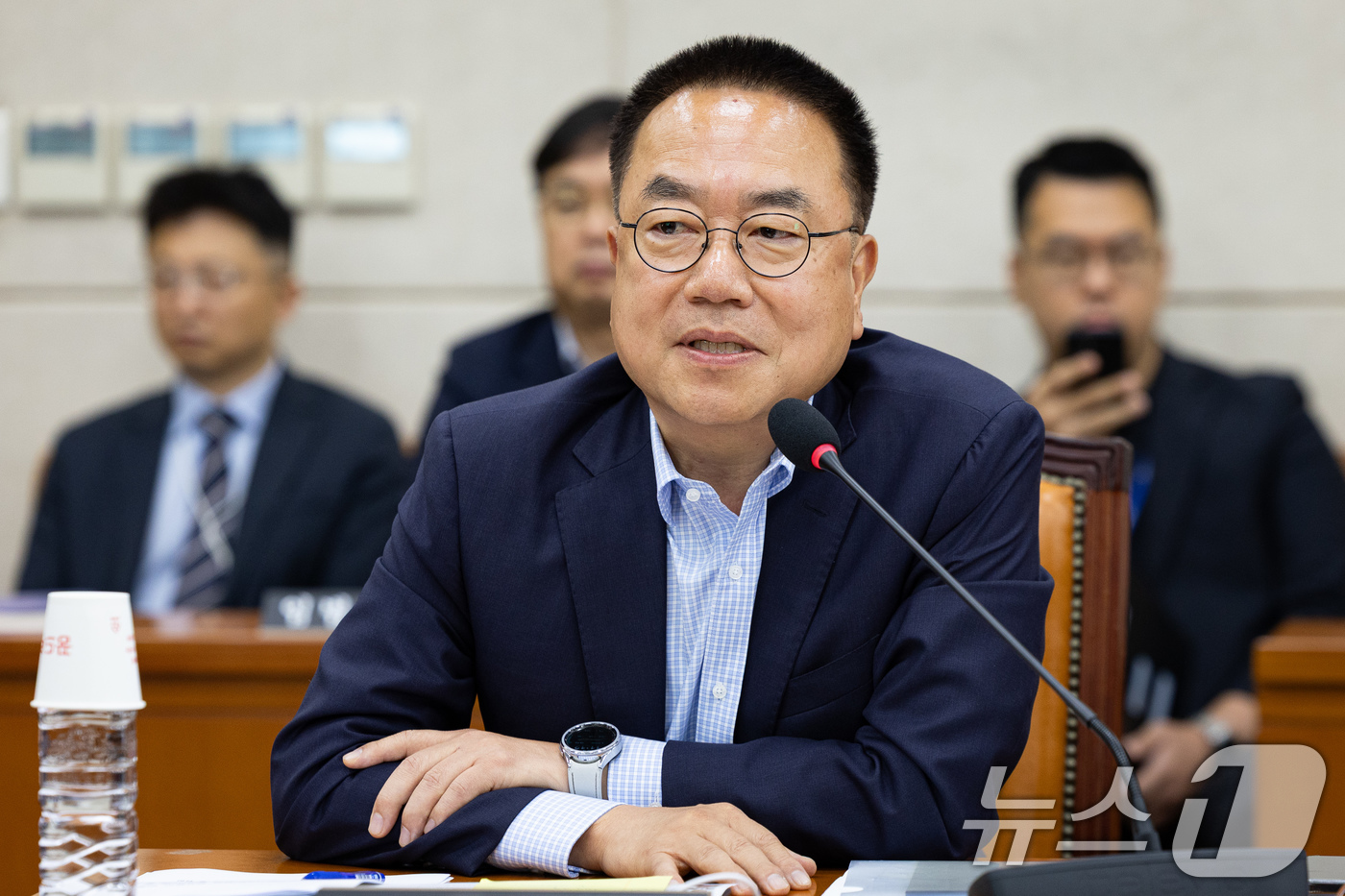 (서울=뉴스1) 유승관 기자 = 서범수 국민의힘 간사가 18일 서울 여의도 국회에서 열린 제436회 국회(임시회) 제9회 전국동시지방선거 투표용지 부족사태 등 국민참정권침해 진상규 …