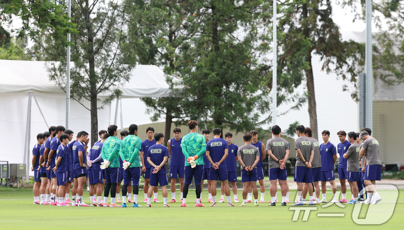 (과달라하라(멕시코)=뉴스1) 박지혜 기자 = 한국 축구 국가대표팀 선수들이 17일(현지시간) 멕시코 과달라하라 인근 사포판 치바스 바예 베르데 훈련장에서 멕시코와의 월드컵 조별리 …