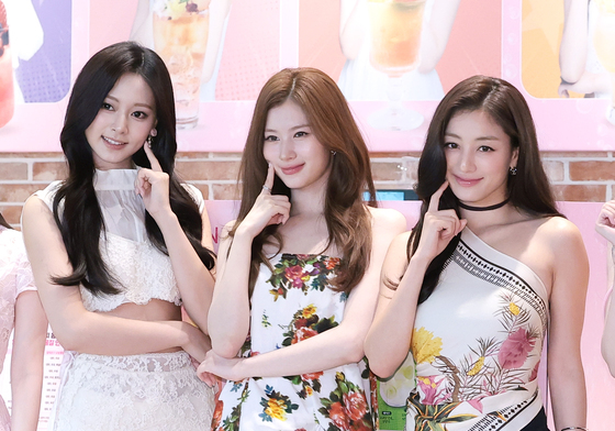 쯔위·사나 지효, 예쁨 콕콕