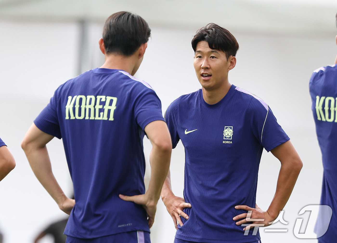 (과달라하라(멕시코)=뉴스1) 박지혜 기자 = 한국 축구 국가대표팀 주장 손흥민이 17일(현지시간) 멕시코 과달라하라 인근 사포판 치바스 바예 베르데 훈련장에서 멕시코와의 월드컵 …