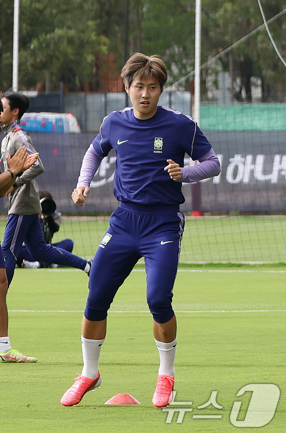 (과달라하라(멕시코)=뉴스1) 박지혜 기자 = 한국 축구 국가대표팀 이강인이 17일(현지시간) 멕시코 과달라하라 인근 사포판 치바스 바예 베르데 훈련장에서 멕시코와의 월드컵 조별리 …