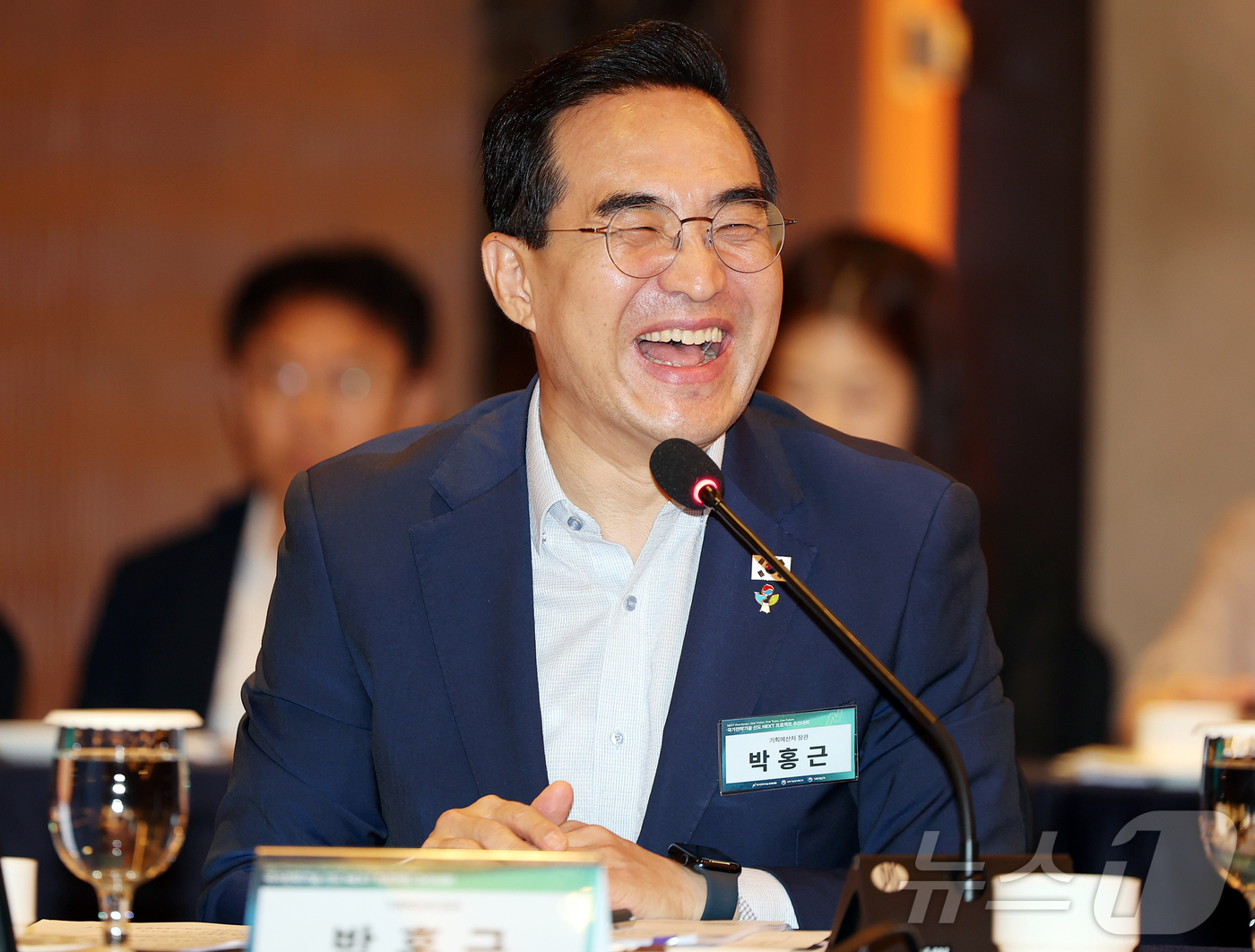 (서울=뉴스1) 김진환 기자 = 박홍근 기획예산처 장관이 18일 오후 서울 중구 롯데호텔에서 열린 국가전략기술 선도 NEXT 프로젝트 추진대회에 참석해 인사말을 하고 있다. 202 …