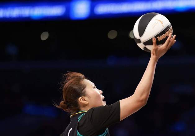 박지현, WNBA서 22분 뛰며 13득점…데뷔 후 최고 활약