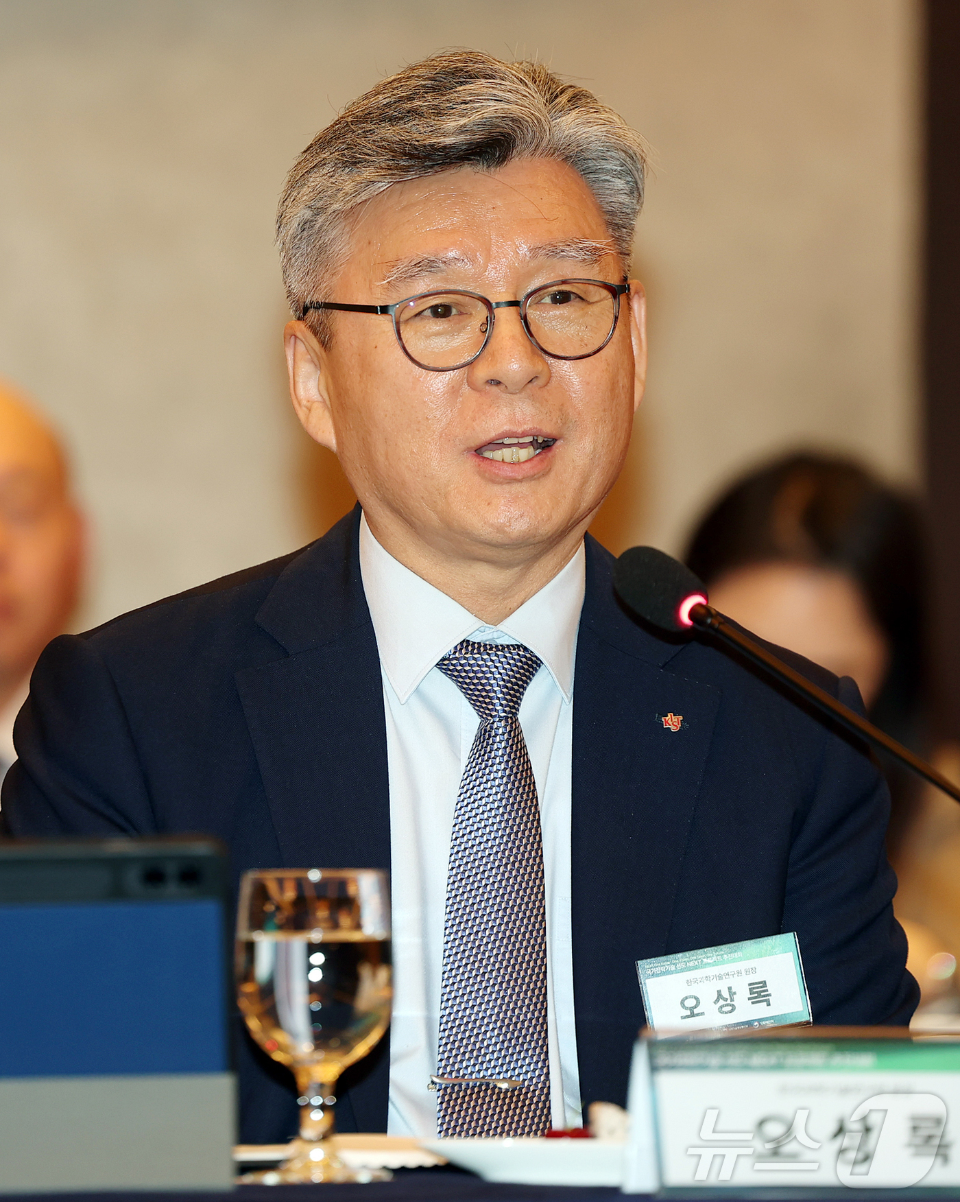(서울=뉴스1) 김진환 기자 = 오상록 한국과학기술연구원 원장이 18일 오후 서울 중구 롯데호텔에서 열린 국가전략기술 선도 NEXT 프로젝트 추진대회에 참석해 인사말을 하고 있다. …