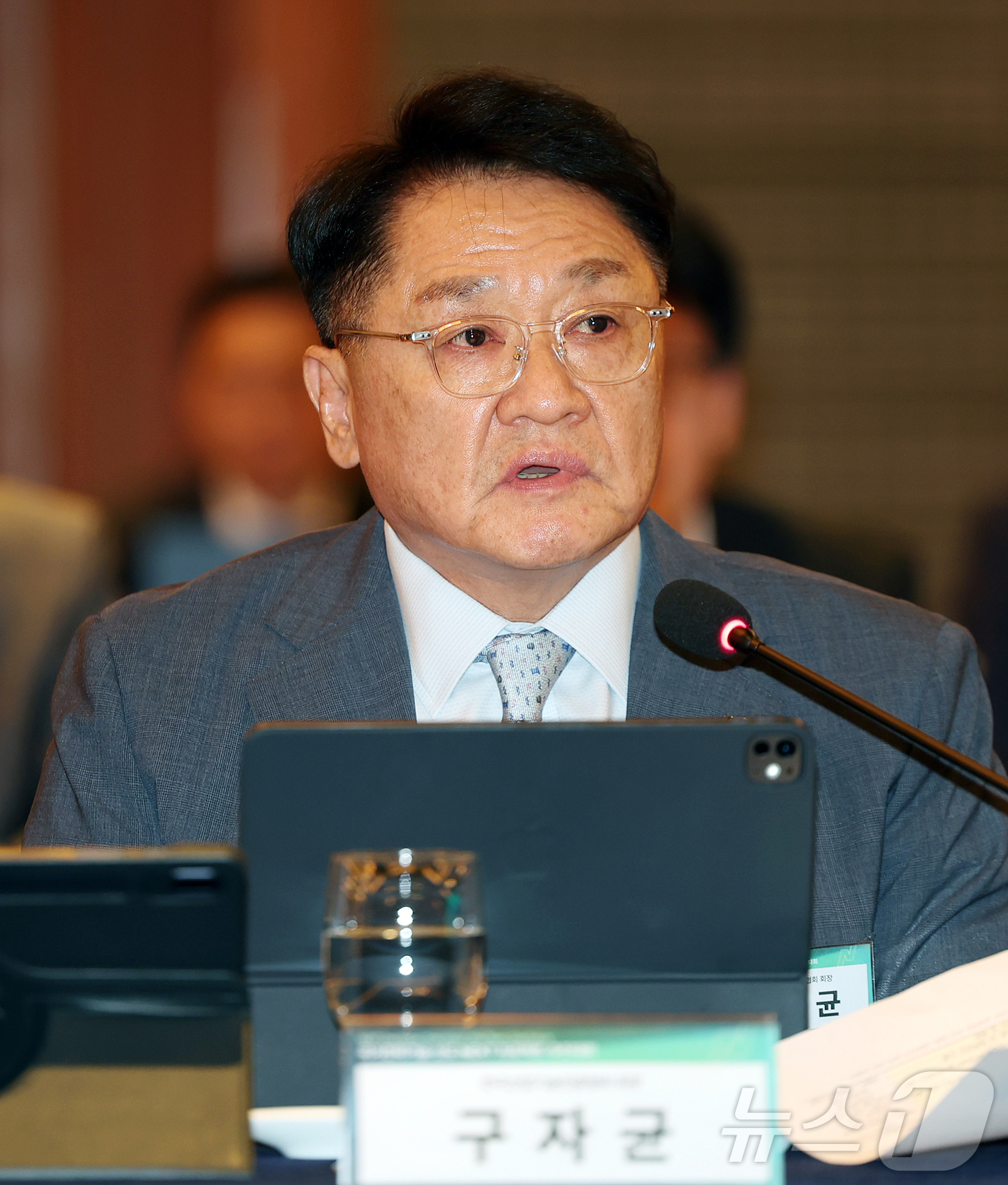 (서울=뉴스1) 김진환 기자 = 구자균 한국산업기술진흥협회 회장이 18일 오후 서울 중구 롯데호텔에서 열린 국가전략기술 선도 NEXT 프로젝트 추진대회에 참석해 인사말을 하고 있다 …