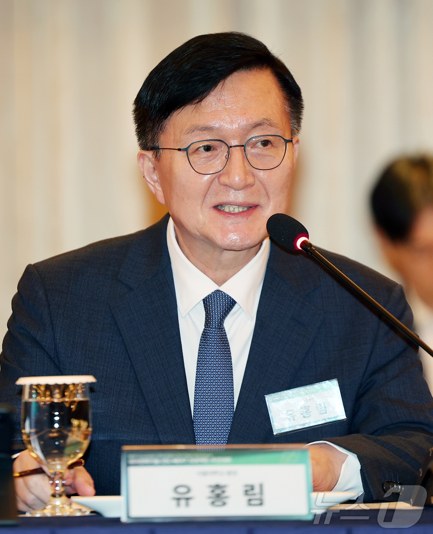 (서울=뉴스1) 김진환 기자 = 유홍림 서울대학교 총장이 18일 오후 서울 중구 롯데호텔에서 열린 국가전략기술 선도 NEXT 프로젝트 추진대회에 참석해 인사말을 하고 있다. 202 …