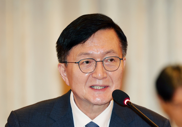 인사말 하는 유홍림 서울대 총장