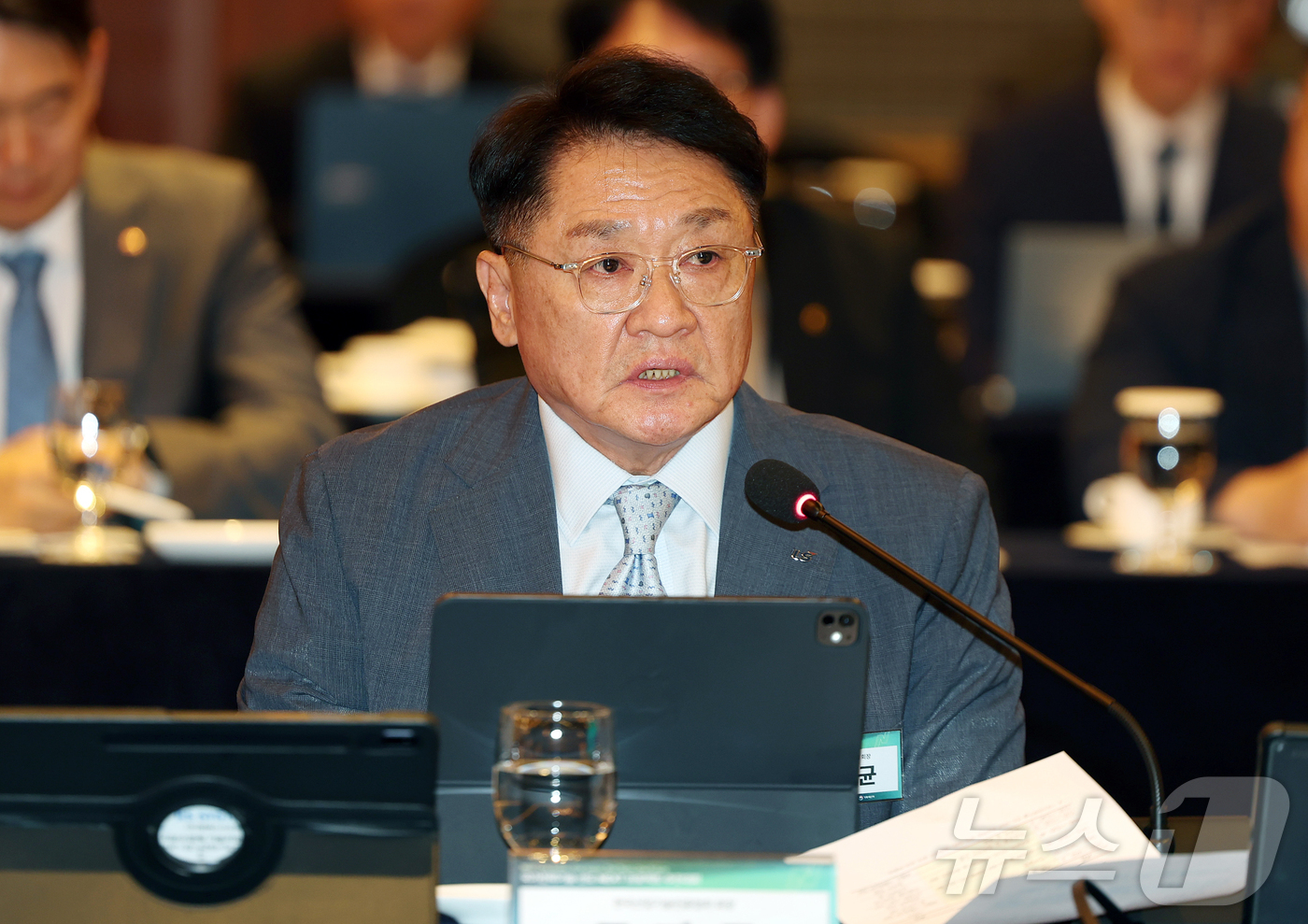 (서울=뉴스1) 김진환 기자 = 구자균 한국산업기술진흥협회 회장이 18일 오후 서울 중구 롯데호텔에서 열린 국가전략기술 선도 NEXT 프로젝트 추진대회에 참석해 인사말을 하고 있다 …