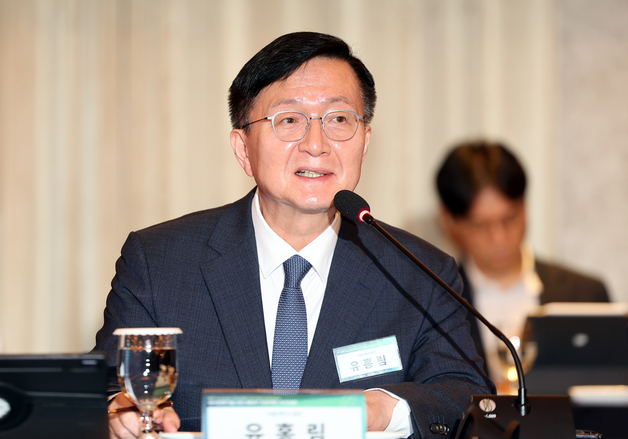 인사말 하는 유홍림 서울대 총장