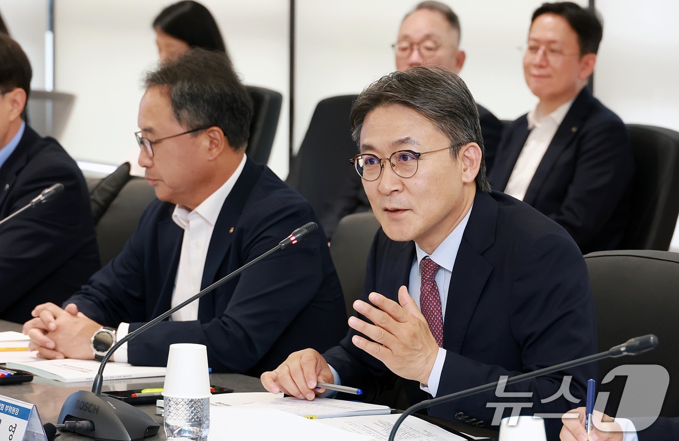 (서울=뉴스1) = 권대영 금융위원회 부위원장이 18일 서울 중구 금융결제원 대회의실에서 열린 금융권 인공지능 전환(AX) 현장 간담회에서 발언하고 있다. (금융위원회 제공. 재판 …