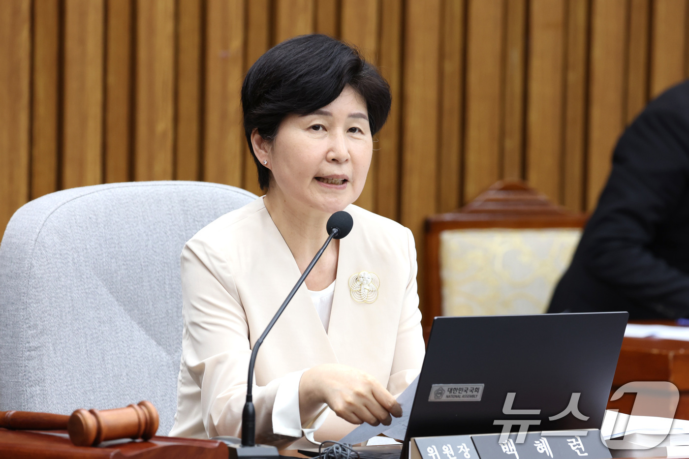 (서울=뉴스1) 신웅수 기자 = 백혜련 위원장이 18일 서울 여의도 국회에서 열린 국무총리(한성숙)임명동의에관한인사청문특별위원회 전체회의에서 발언하고 있다. 2026.6.18/뉴스 …