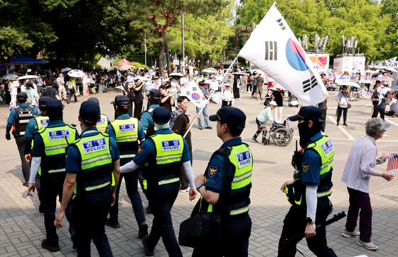 경찰, 잠실개표소 139명 수사…"현장 안정 때까지 적정 인력 유지"