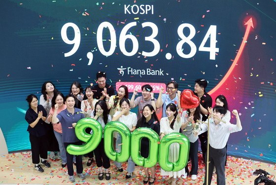 '코스피 9000' 시대…사상 최고치 '9063.84' 마감