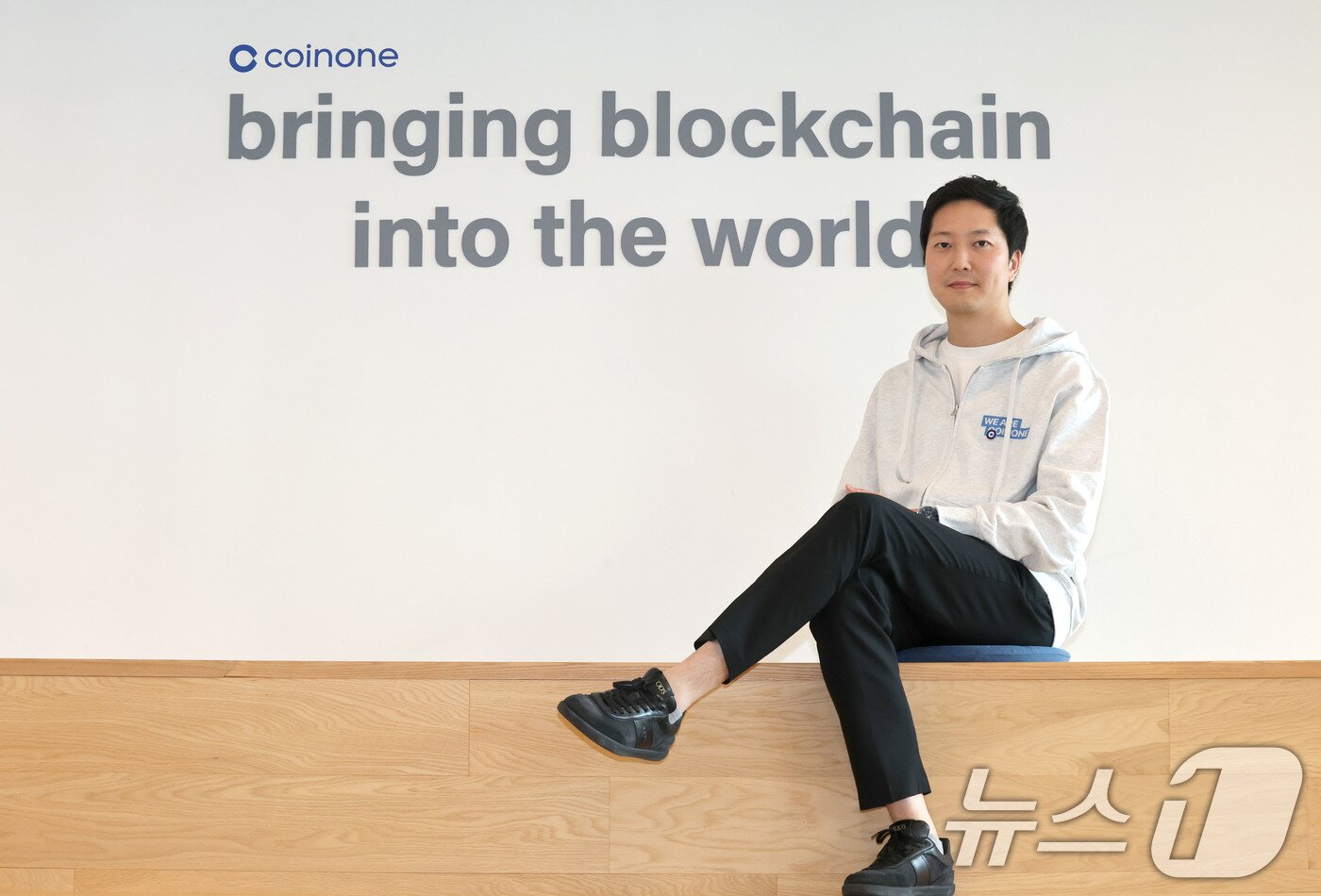 본문 이미지 - 차명훈 코인원 대표가 18일 서울 여의도 파크원타워1 코인원 본사에서 뉴스1과 인터뷰에 앞서 포즈를 취하고 있다. 2026.6.18 ⓒ 뉴스1 이광호 기자
