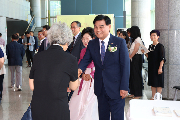 무릉별유천지·도째비골 남겼다…14년 동해시정 이끈 심규언 시장 퇴임