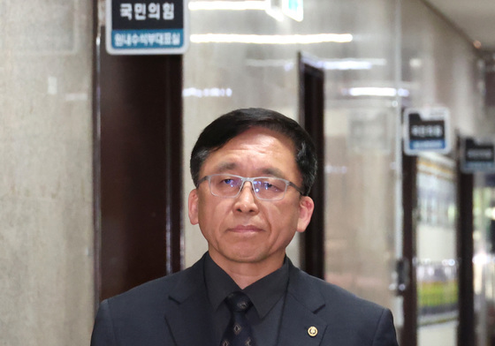 국민의힘 원내대표실 향하는 강동완 직무대리