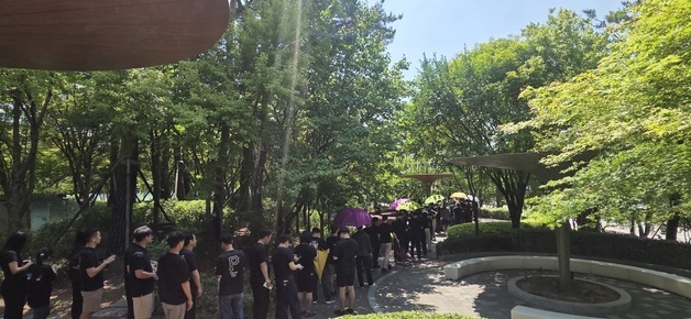 "검은 옷 출근, 경쟁사 지원 설문"…삼성 계속되는 성과급 '후유증'