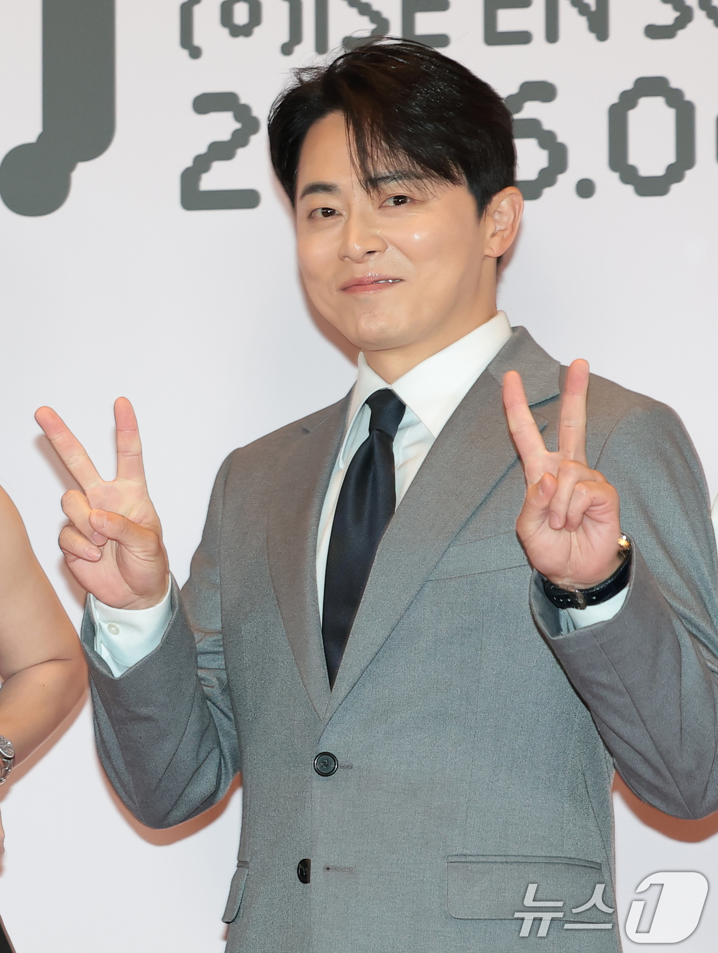 (서울=뉴스1) 권현진 기자 = 배우 조정석이 18일 서울 용산구 CGV 용산아이파크몰에서 열린 ’22회 미쟝센단편영화제‘ 개막식에 참석해 포즈를 취하고 있다. 2026.6.18/ …
