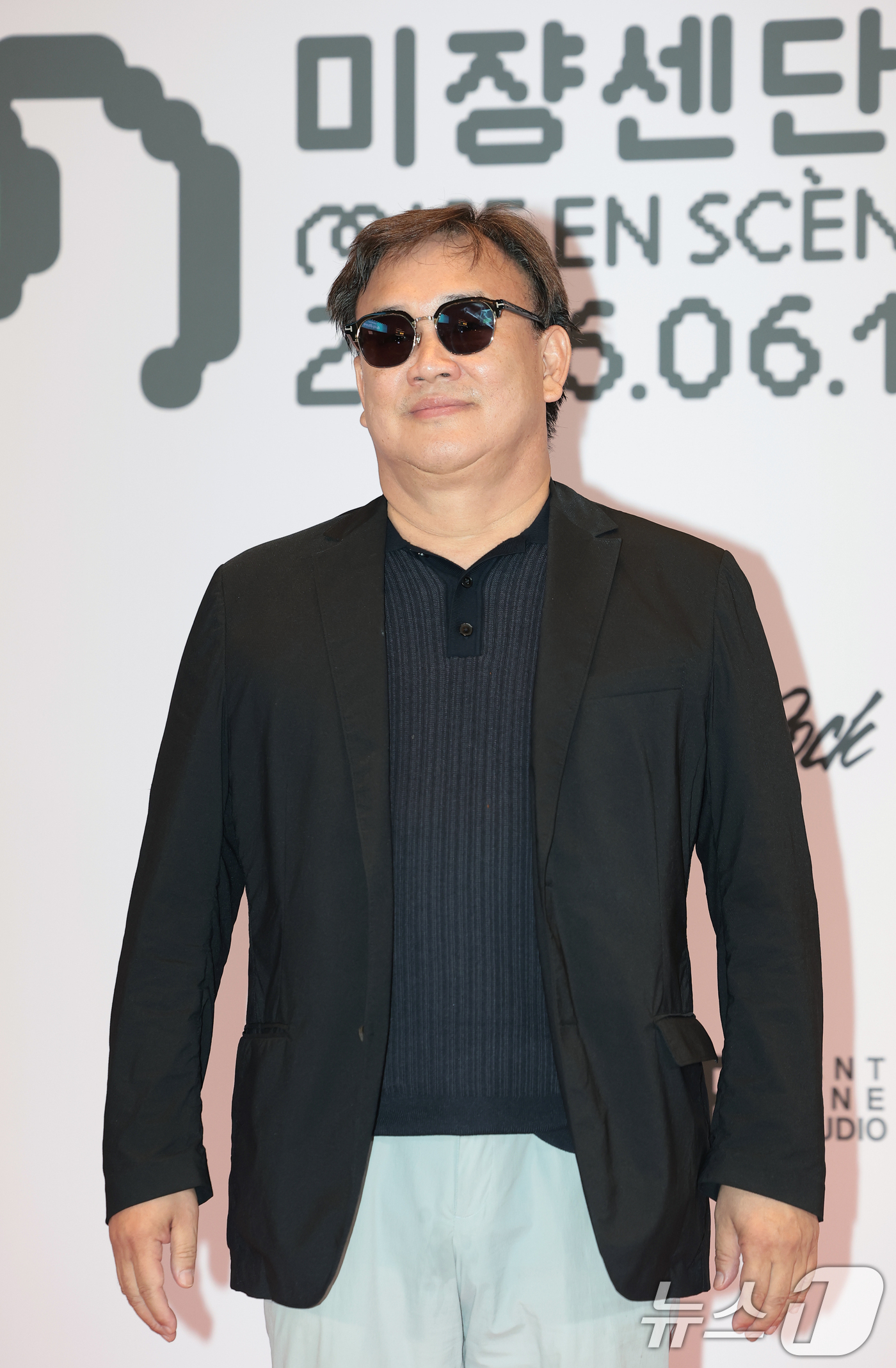 (서울=뉴스1) 권현진 기자 = 김성수 감독이 18일 서울 용산구 CGV 용산아이파크몰에서 열린 ’22회 미쟝센단편영화제‘ 개막식에 참석해 포즈를 취하고 있다. 2026.6.18/ …