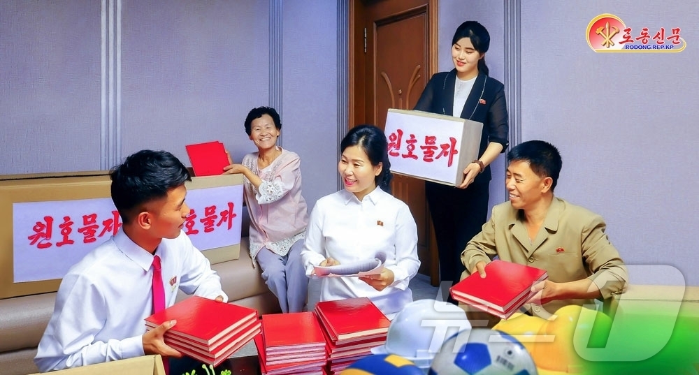 (평양 노동신문=뉴스1) = 북한 노동당 기관지 노동신문은 19일 인민군대원호사업에 지성을 바쳐가는 강계시 외룡동 152인민반 박동혁동무의 가정을 조명하며 "공민의 마땅한 본분, …