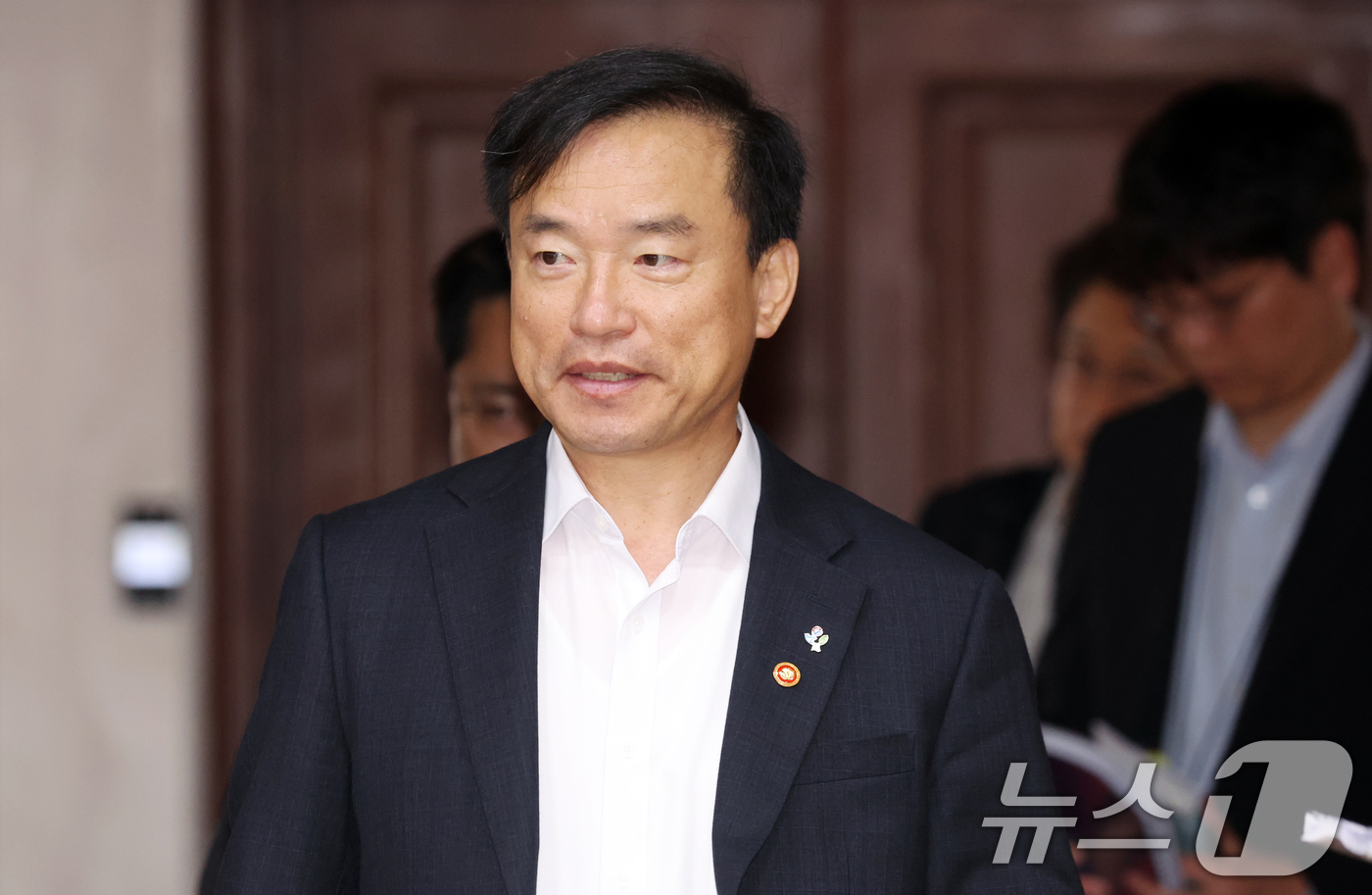 (서울=뉴스1) 김명섭 기자 = 김종철 방송통신미디어위원회 위원장이 19일 오전 서울 종로구 세종대로 정부서울청사에서 열린 비상경제본부 희의 겸 경제관계장관회의 및 대외경제장관회의 …