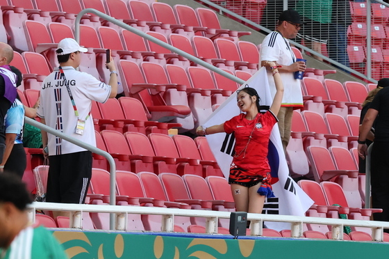 유튜버 이노냥 '인종차별 아픔'… FIFA, 공식 초청으로 훈훈한 수습