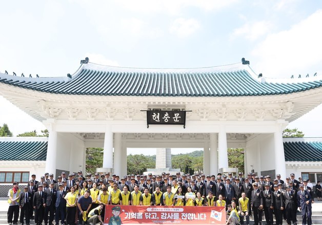 동서식품, 호국보훈의 달 맞아 국립서울현충원 봉사활동
