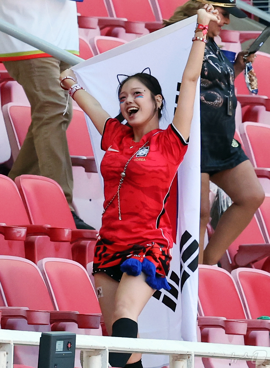 (과달라하라(멕시코)=뉴스1) 임세영 기자 = 국제축구연맹(FIFA)의 공식 초청을 받은 유튜버 이노냥(본명 윤수진)이 18일(현지시간) 멕시코 과달라하라 스타디움에서 열린 202 …